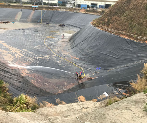 红河废水池清理
