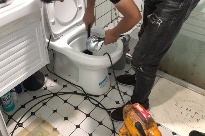 红河马桶堵塞自己疏通还是找师傅？专业上门服务让你省时更省心